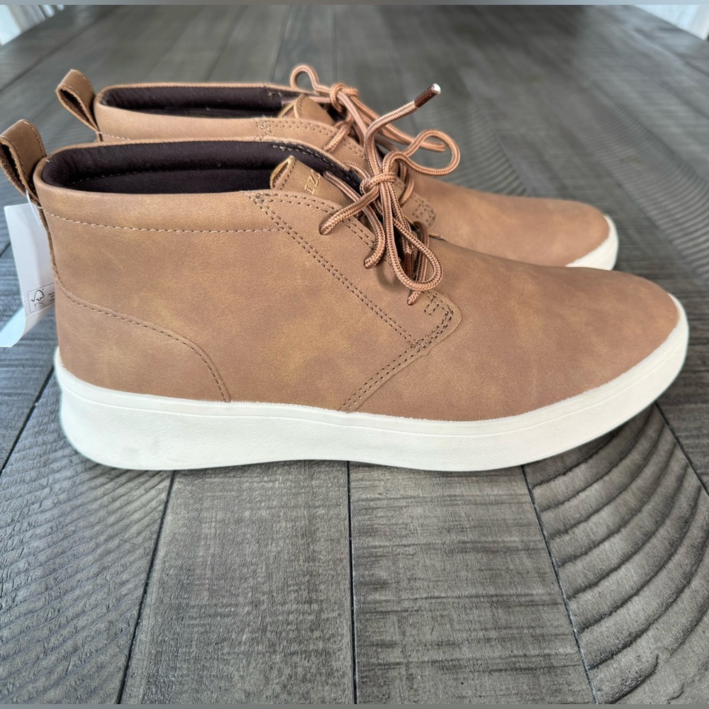 Izod - Palmer Chukka Memory Foam Boot/Sneaker Men’s Size 10 (NWT)
